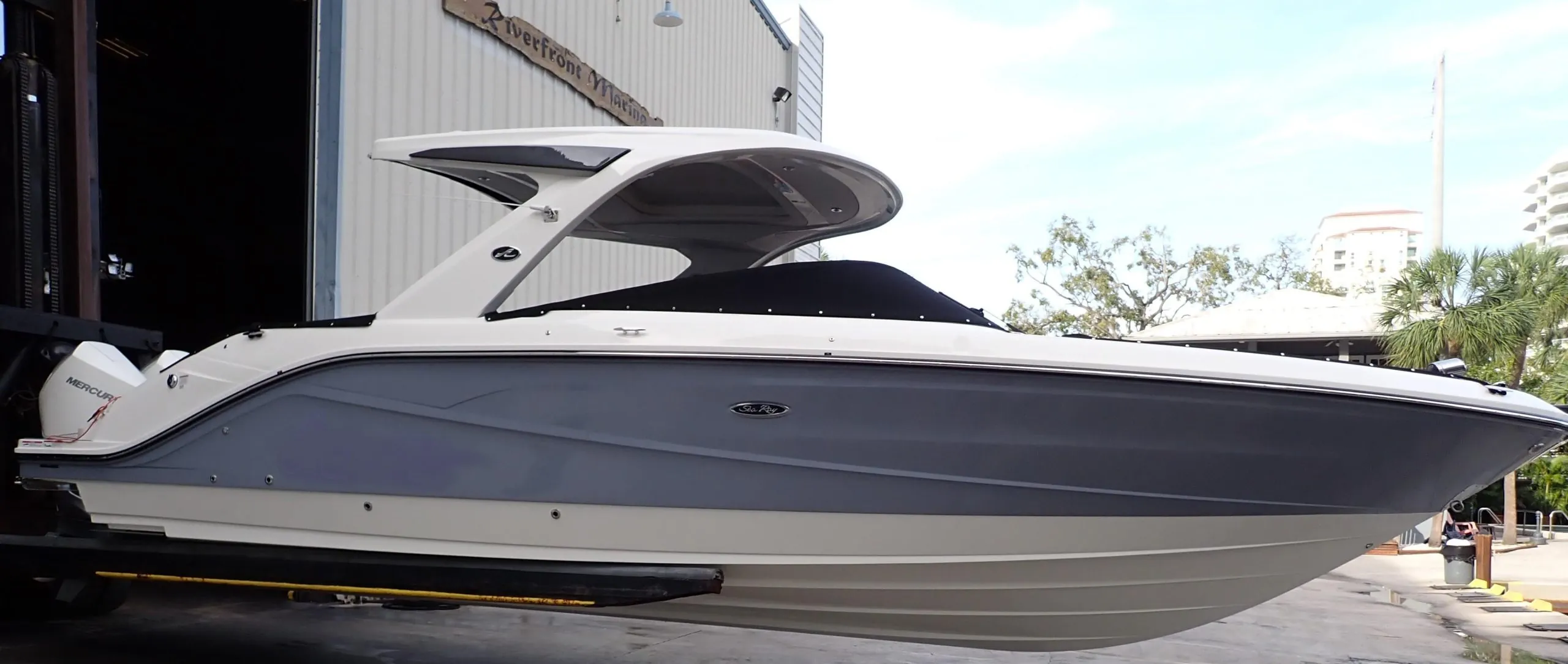 2024 Sea Ray SLX 310 OB