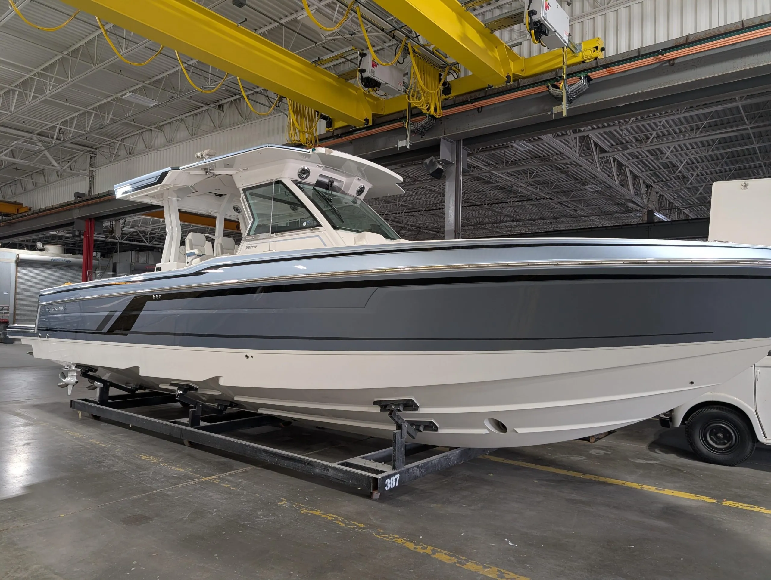 2025 Formula 387 Center Console Fish