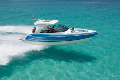 330 Crossover Bowrider