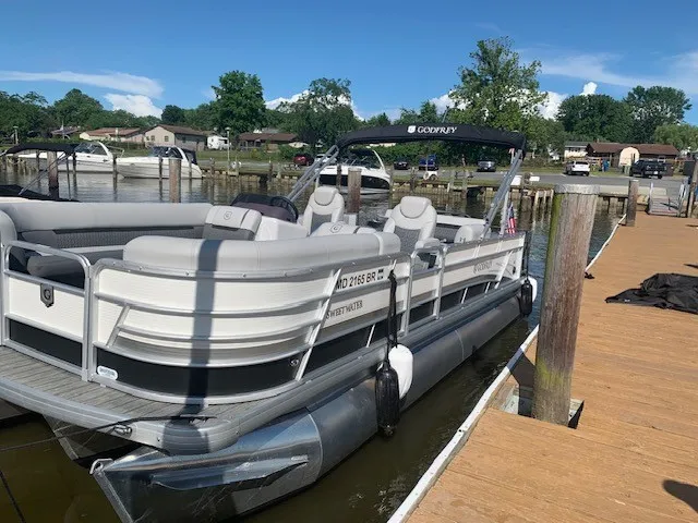 2020 Sweetwater 2286 SFL pontoon boat for sale Rhode River Boat Sales