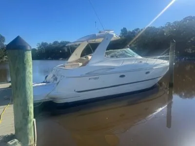 2001 Cruisers Yachts 3672 Express exterior side view