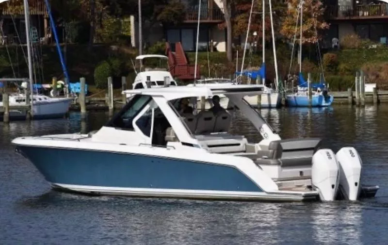 2023 Tiara Yachts 34 LS