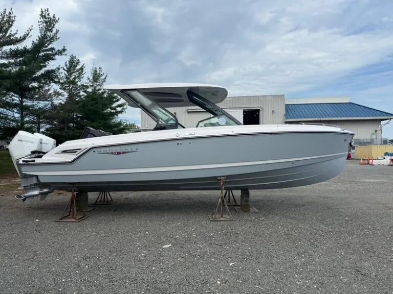 2026 Monterey Elite 30 with Whisper Grey hull and Arctic Ice stripe