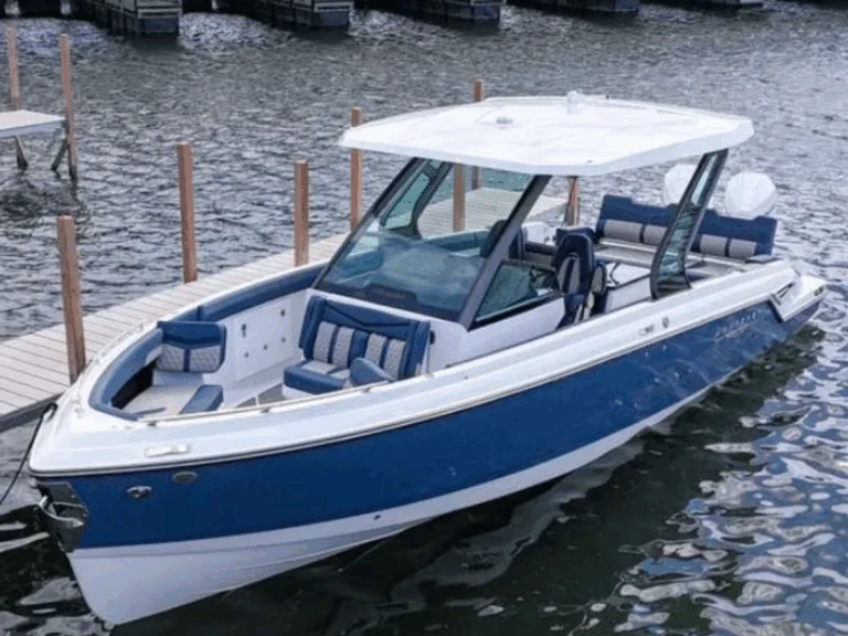 2026 Monterey Elite 30 Mediterranean Blue hull side view