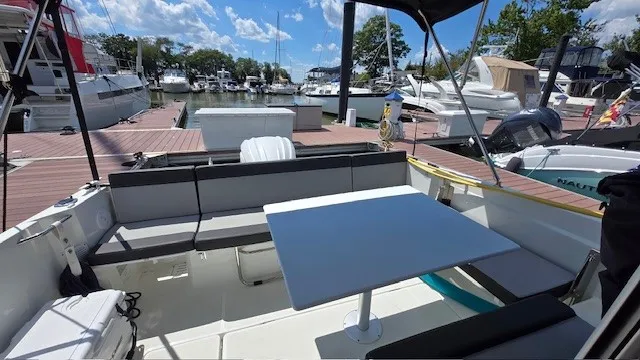 jeanneau-nc-795-interior-dinette